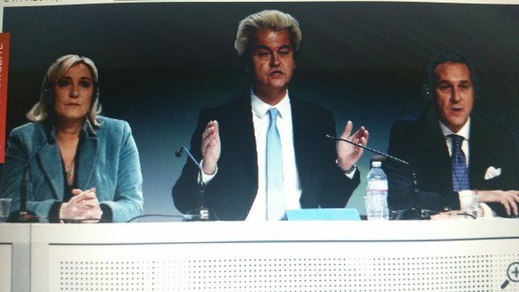 Noch ziehen Europas Rechtspopulisten an einem Strang: (v.l.) Marine Le Pen, Geert Wilders und FPÖ-Politiker Heinz-Christian Strache. (Screenshot)